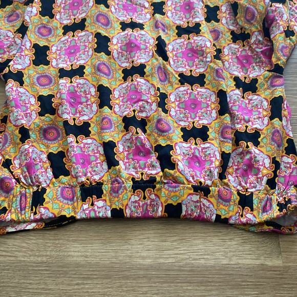 HAUTE HIPPIE Medallion black Pink Wrap Long Sleeve Top sz M - Picture 8 of 8